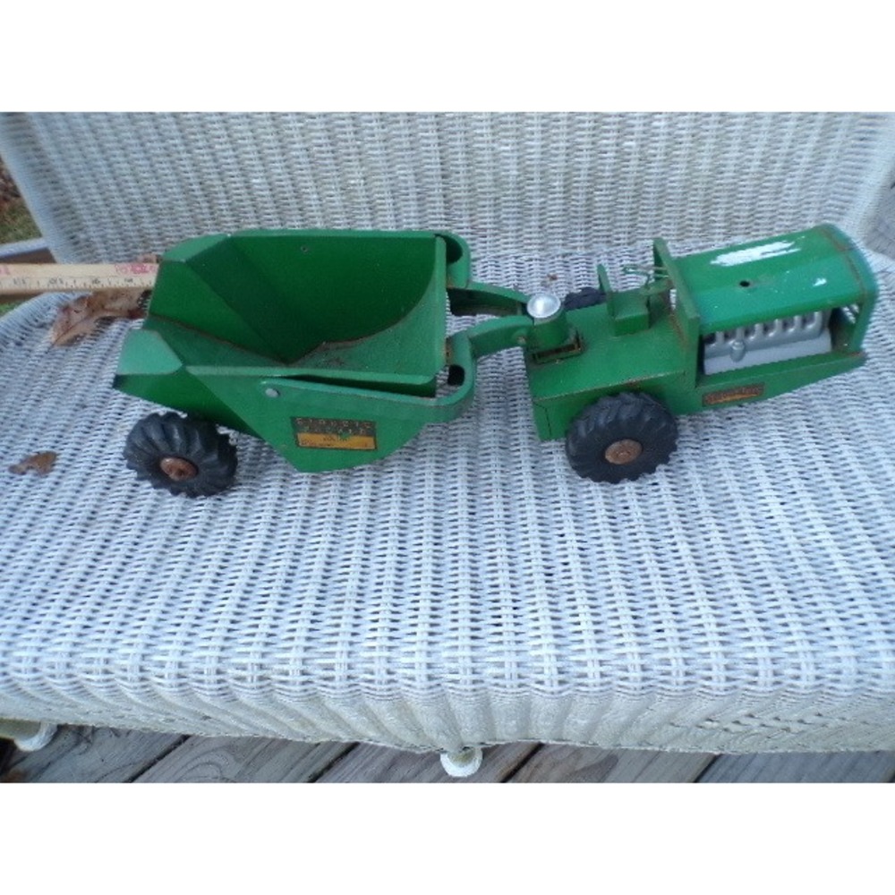 Structo Rocker Green Metal Dirt Pan  Toy Vintage Toy Tractor Super Nice